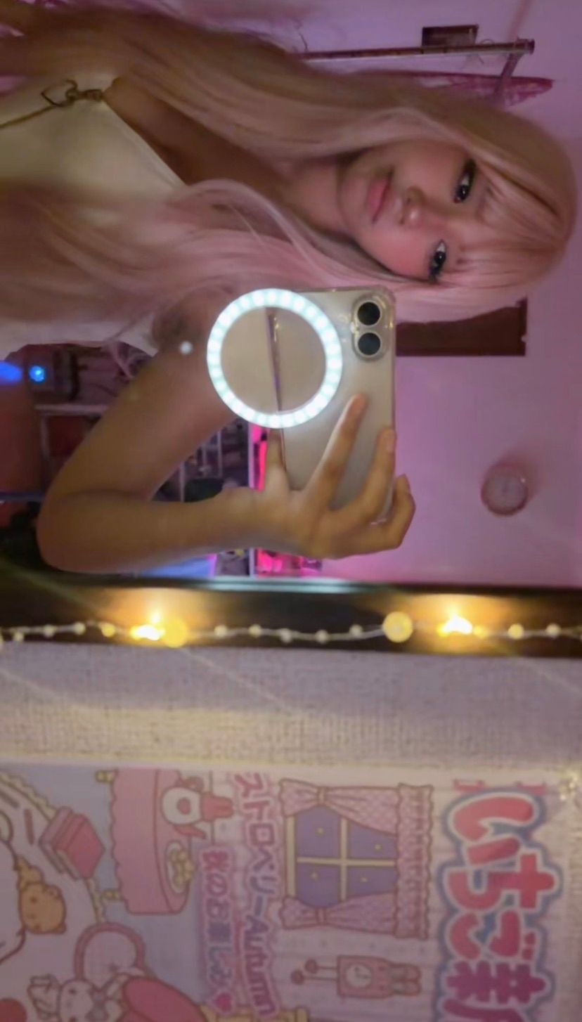 available for selfies :p
