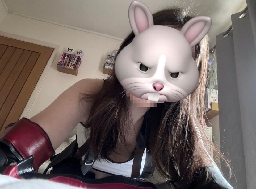 sub for more cosplay pics u_u
