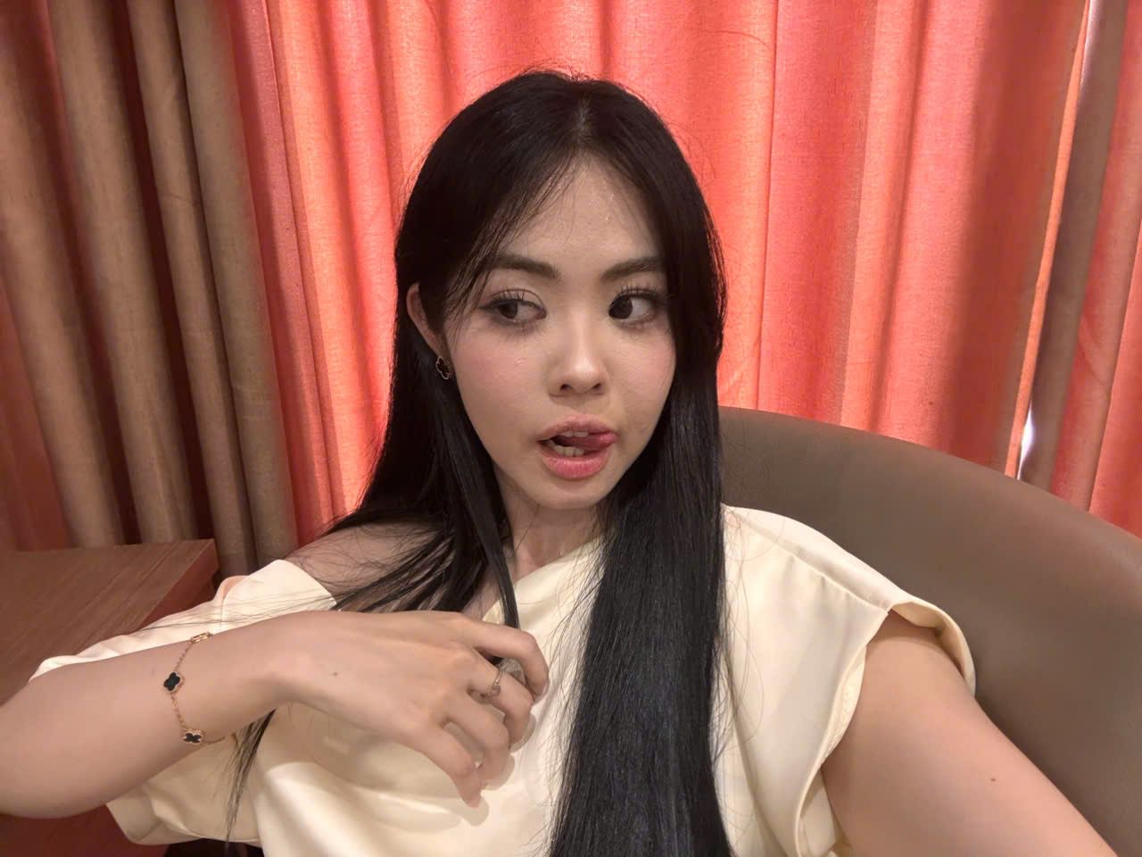 anyone want to chat~