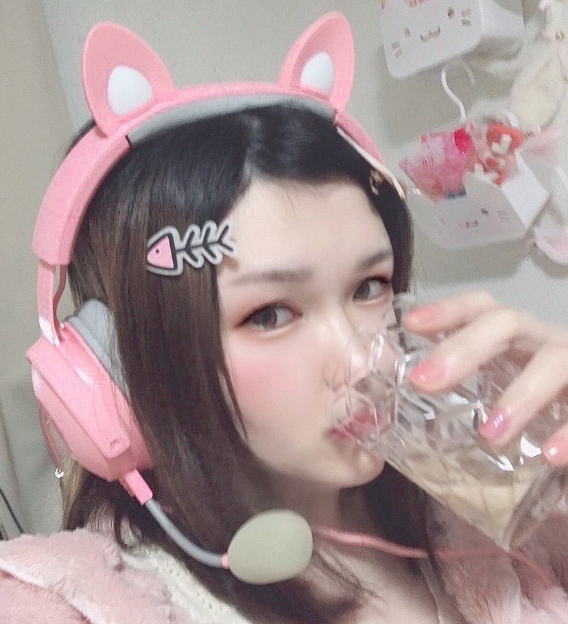 Hang out with your local Japanese girlฅ^•ω•^ฅ