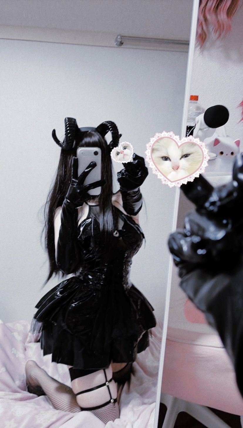 Japanese girl available for you ฅ^•ω•^ฅ❤️