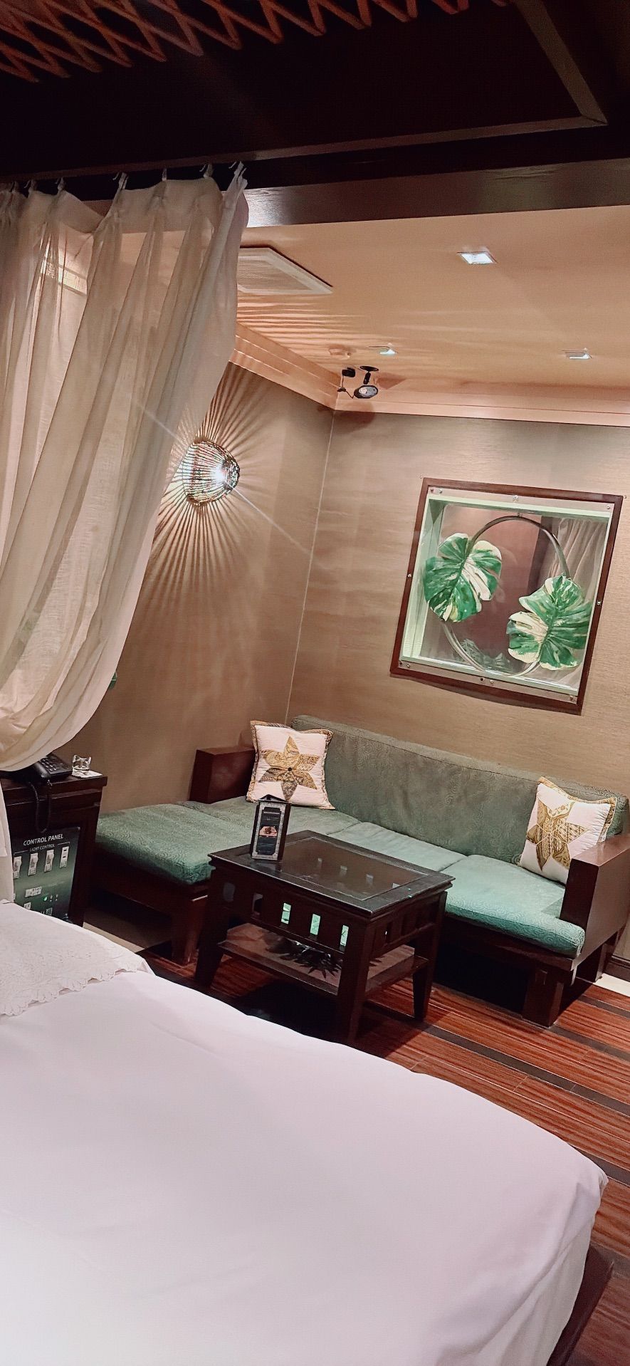 Yesterday I rented a hotel room!!!