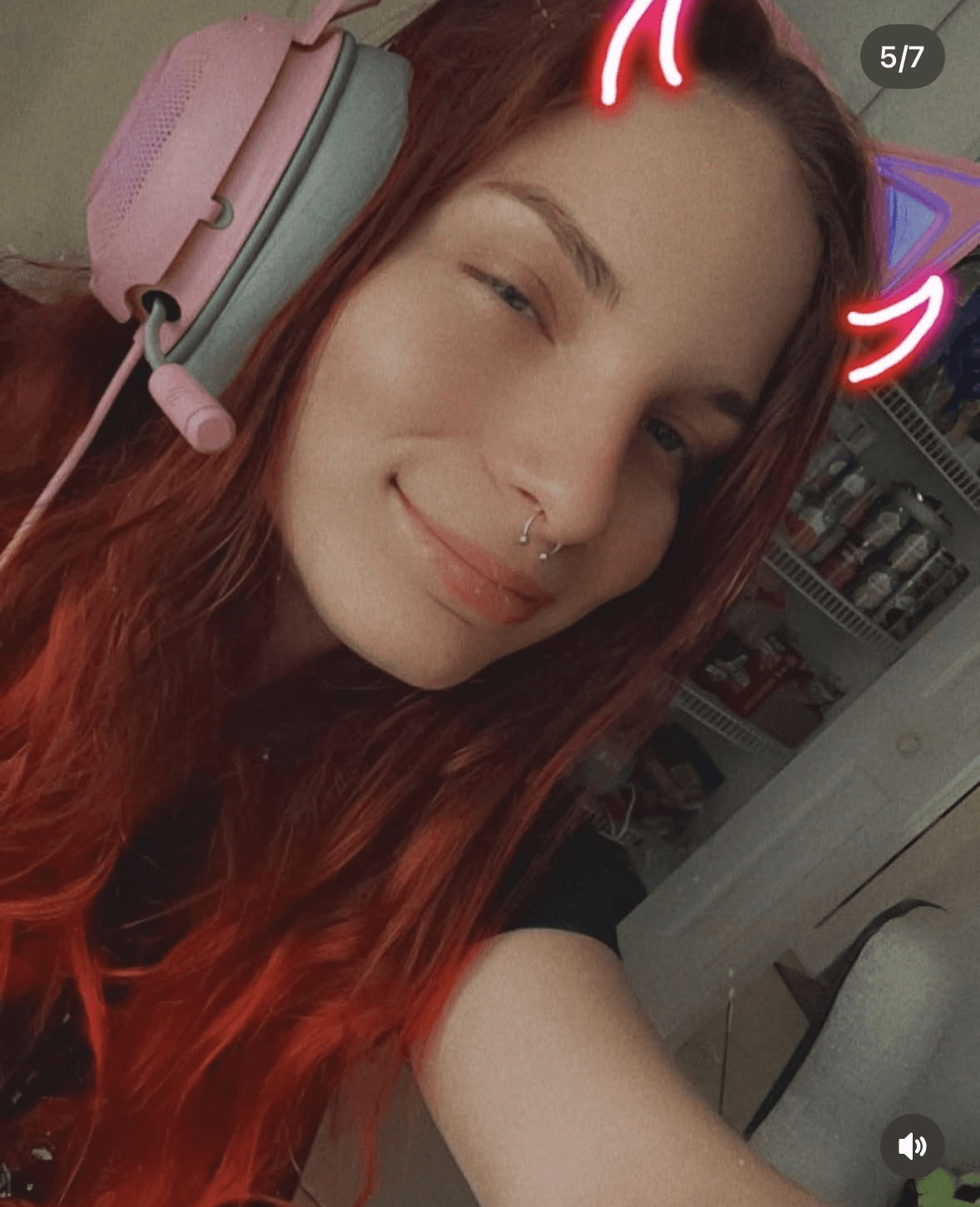 Should I go back to red? ˶ᵔ ᵕ ᵔ˶