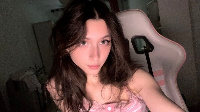 available for sum pics n vids <3