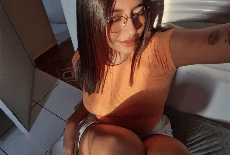 Available for echat/pics/vids/movies❤️
