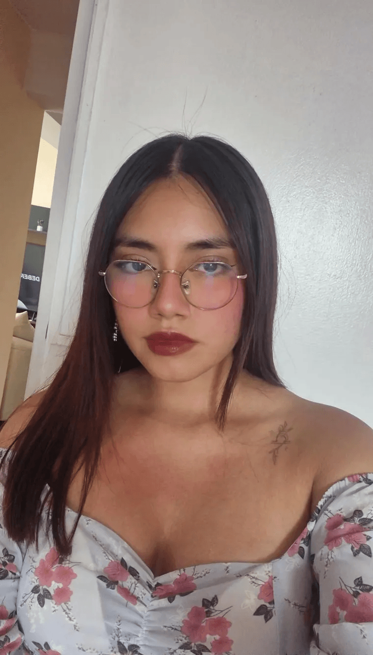 Available for echat/ pics/ vids/ movies/ roblox❤️