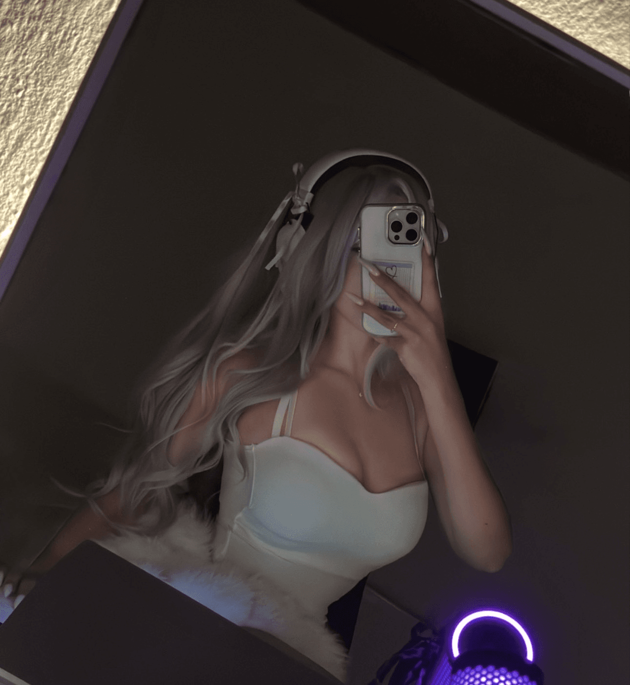 <3