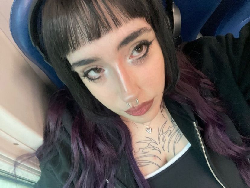 online 🩷
echat/watch together/pics/roblox 🩷
