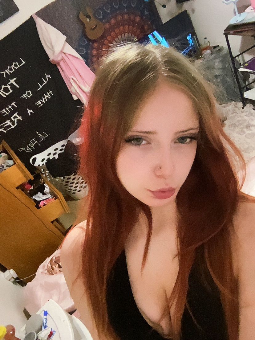 playing fortnite alone ;<