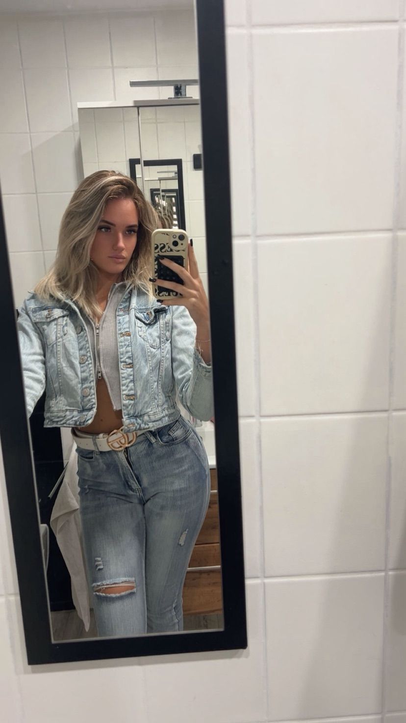 what do you think of my Outfit? Do you like it?