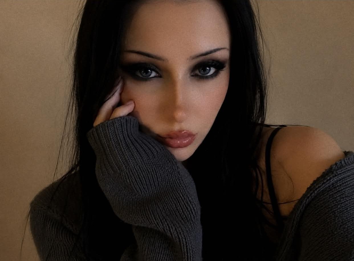 I am available for orderss <3