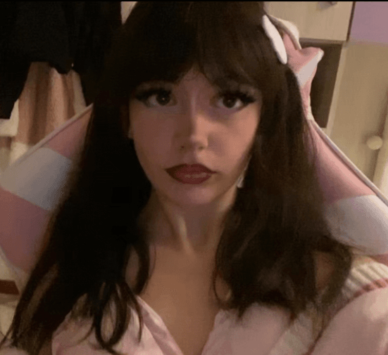 come and text me >w<