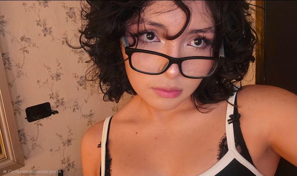 Available for selfies and calls c:♡