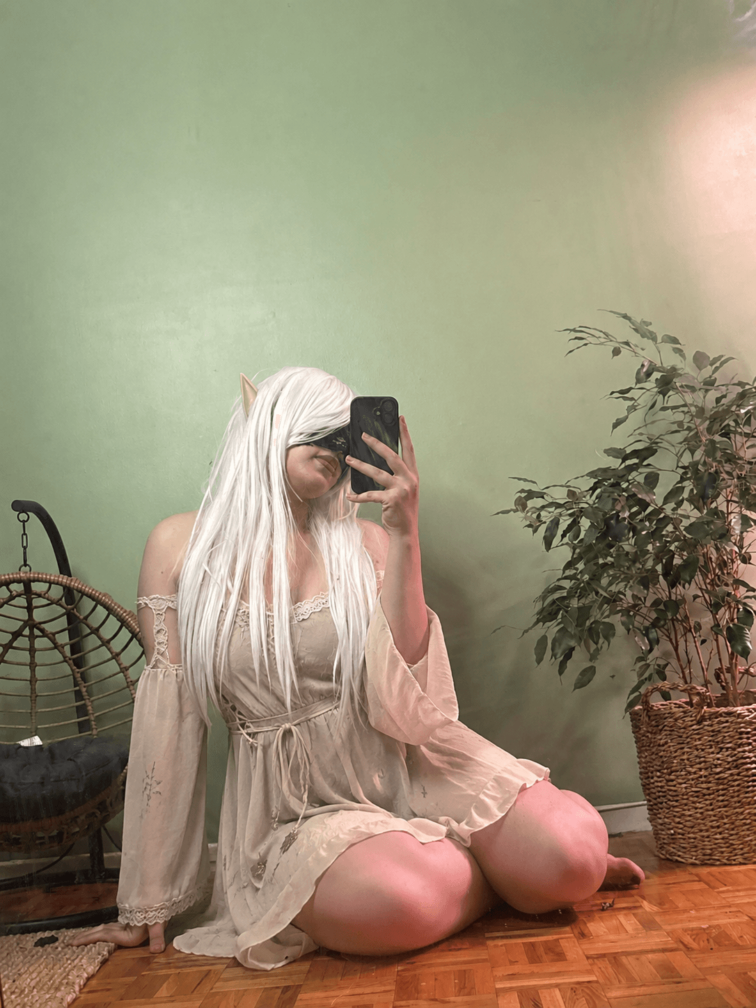Don't be shy, come hangout with your elf🤭