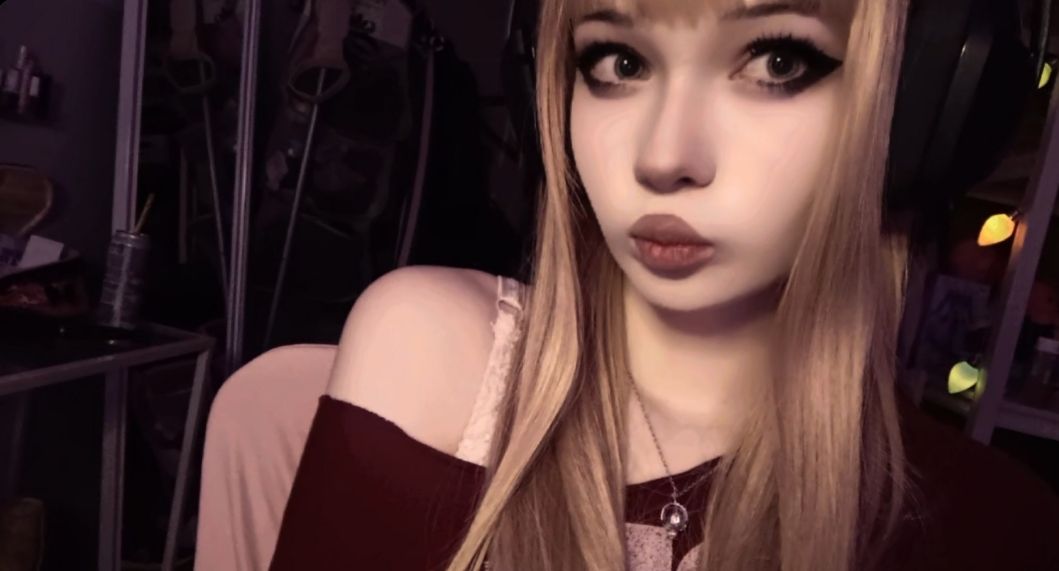 -`✮´-