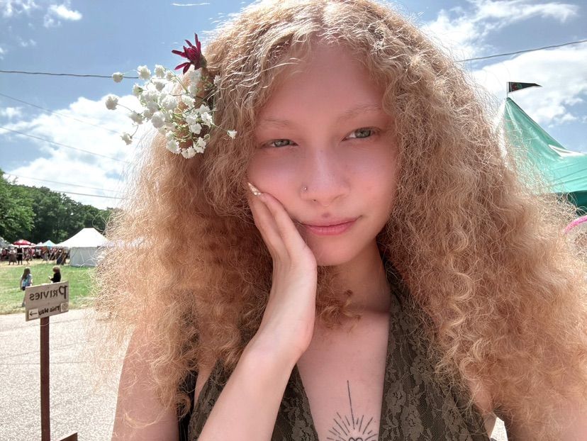 anyone wanna buy stuff off my cosplay list, dm me