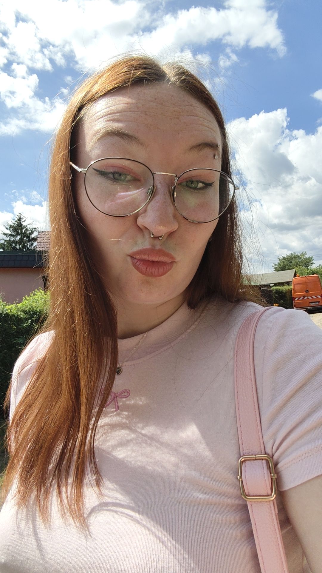 wanna hang Out :3