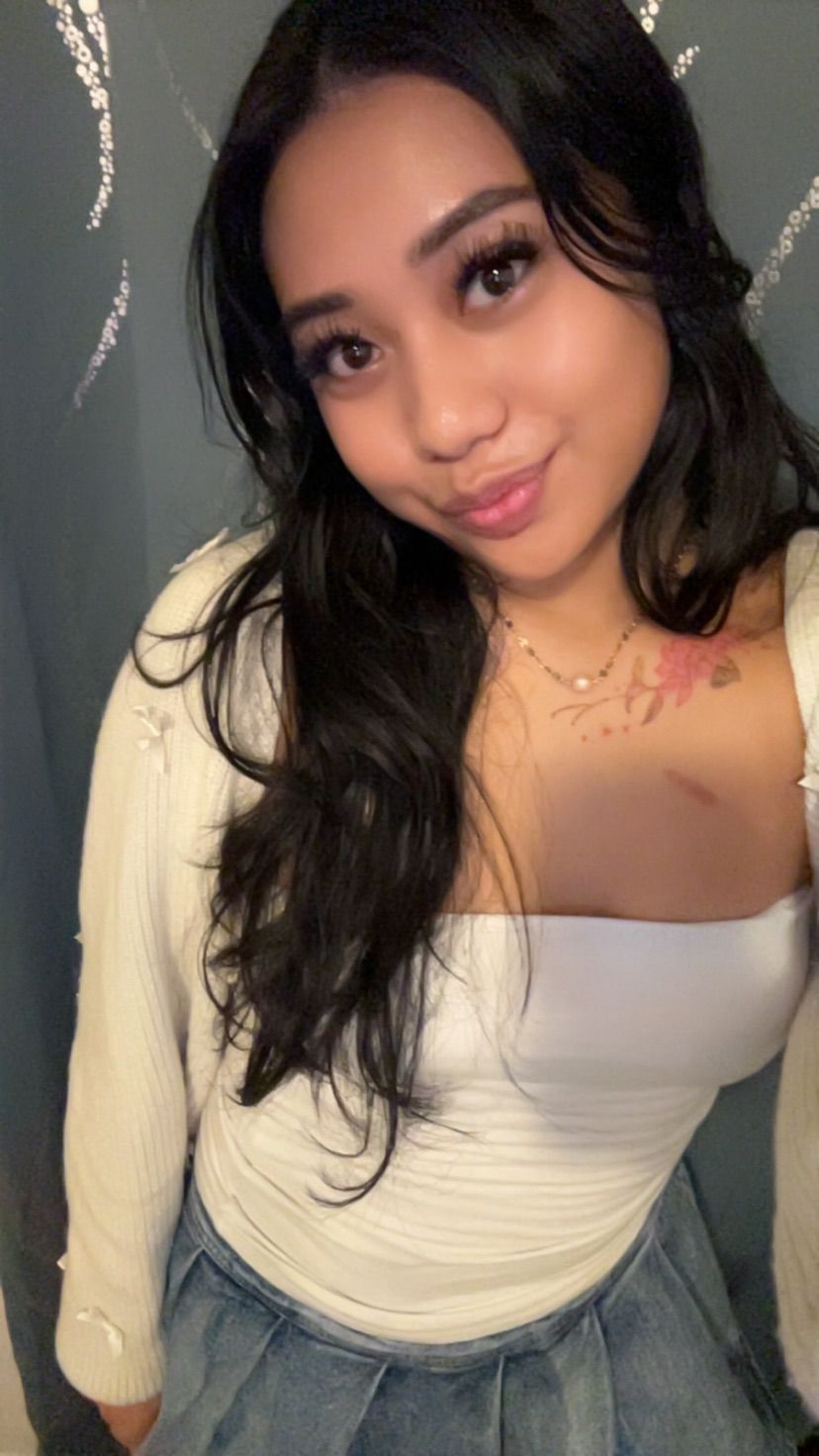 Available to chat!!