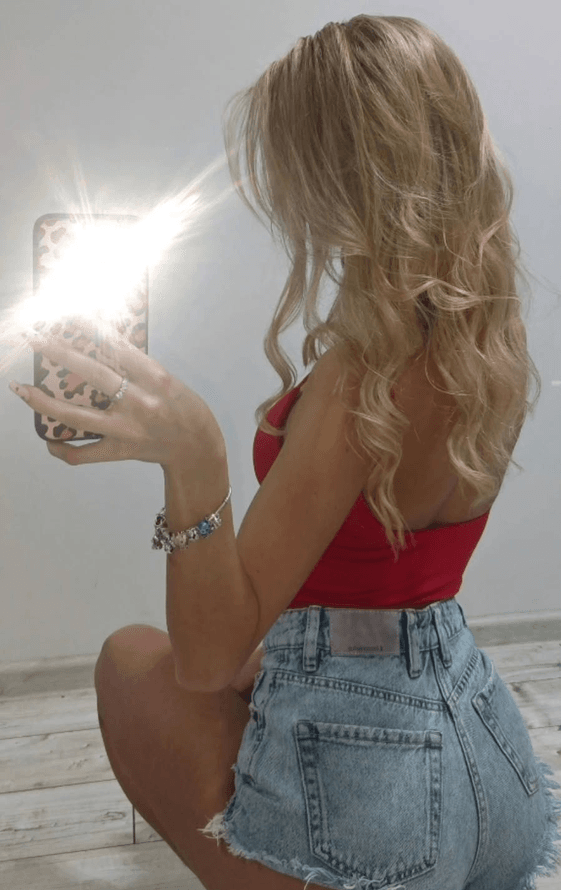 blonde girls empty your wallet