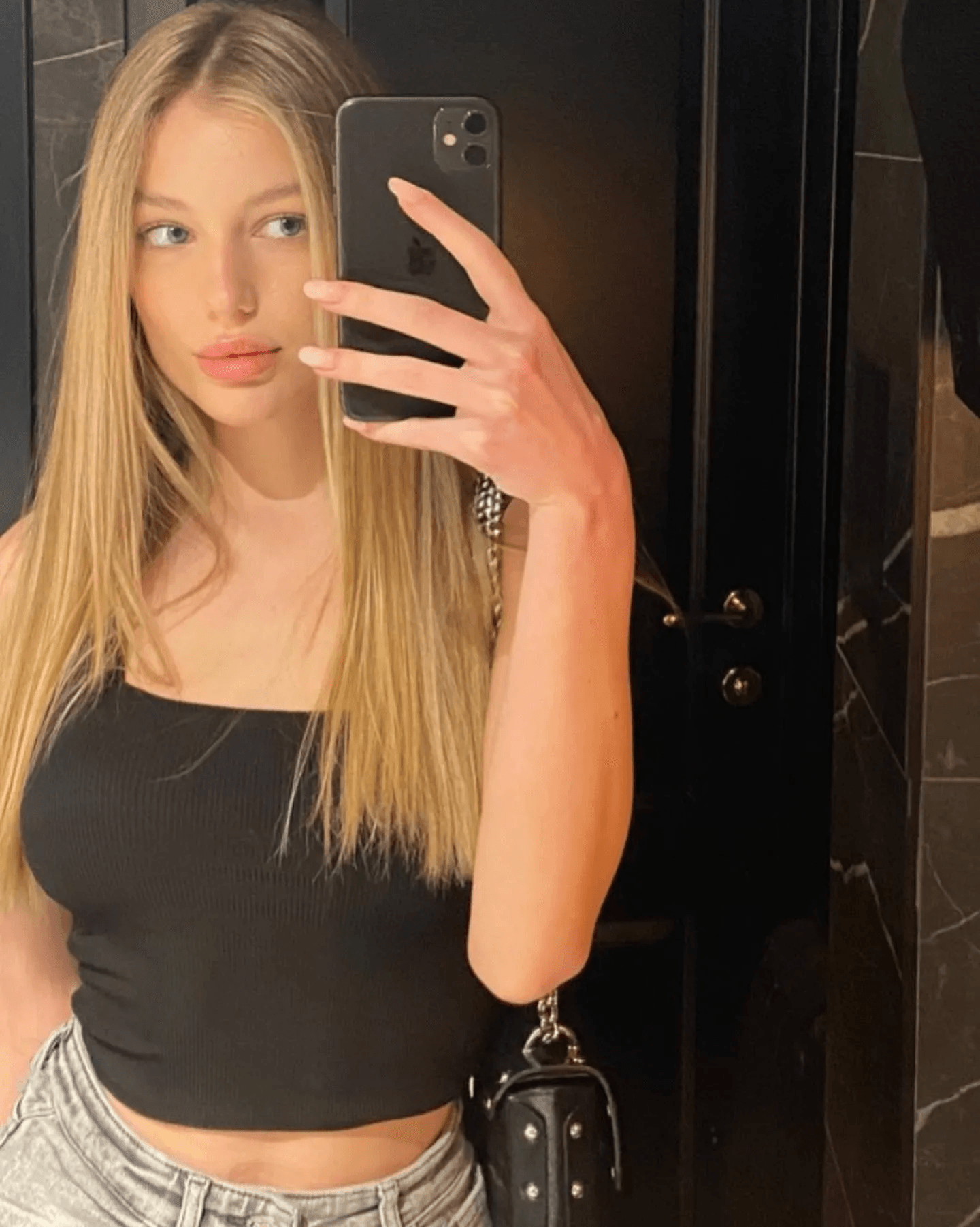 online for selfies and chatting 😝