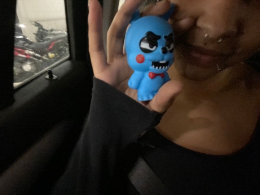 <3