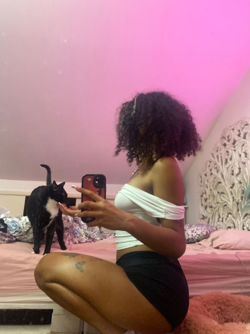 <3