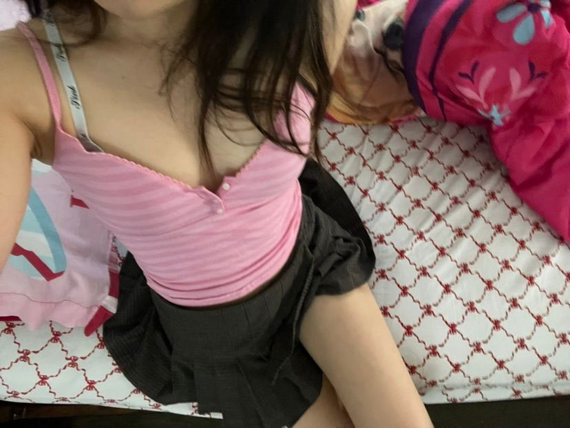 pics vids and videochat >~<