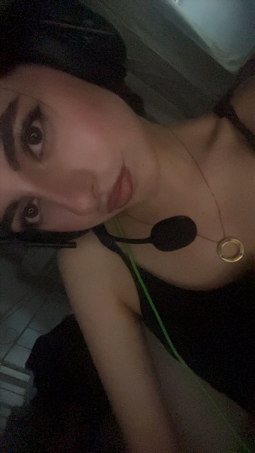 available for pics🤍