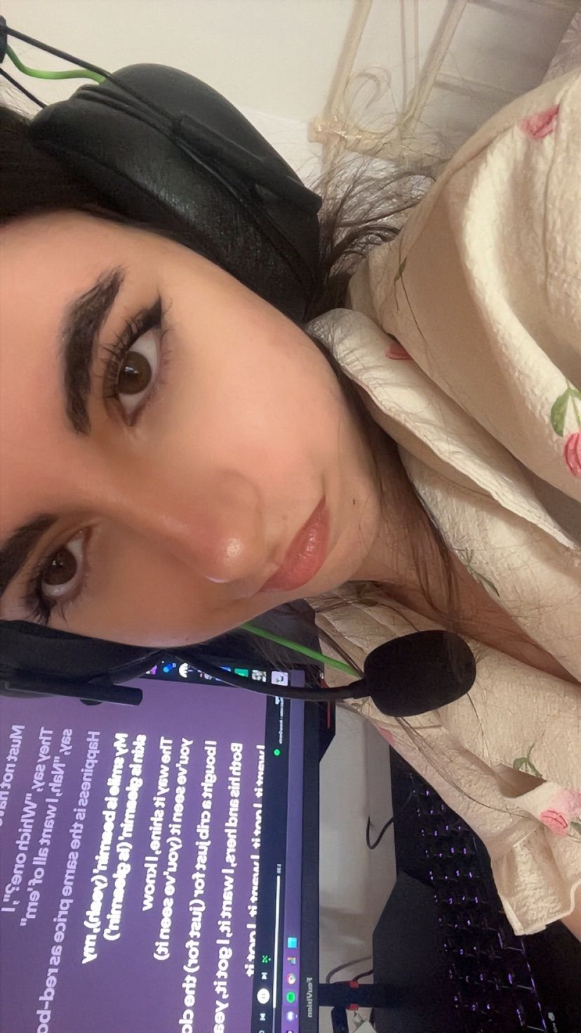 available for pics🤍