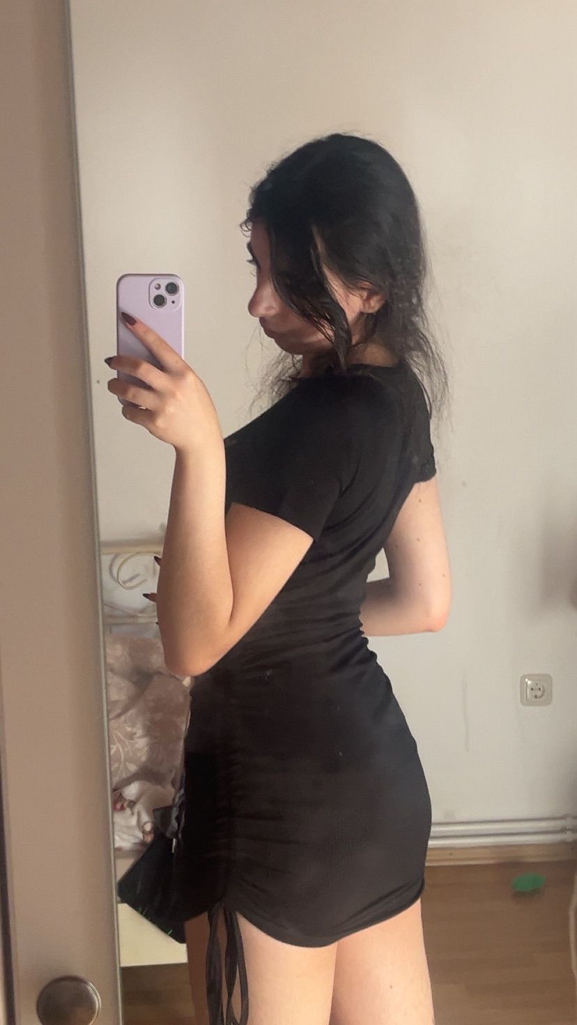 im available for pics!