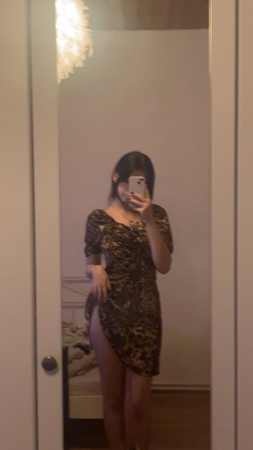 Available for pics❤️