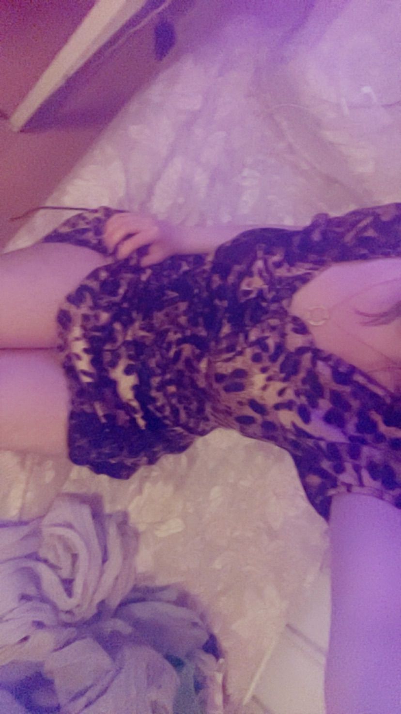 Available for pics❤️