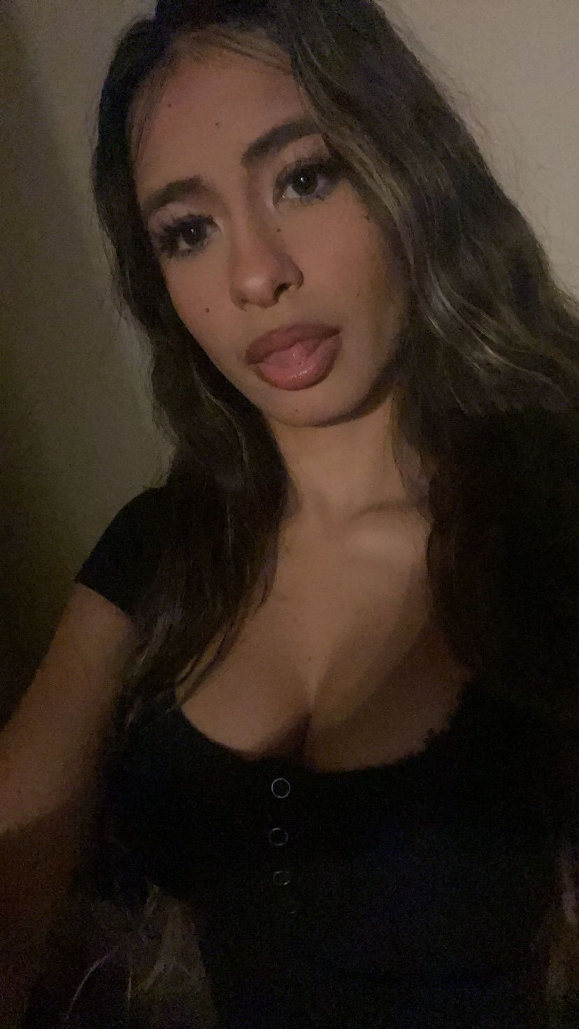 available for pics/vids :3