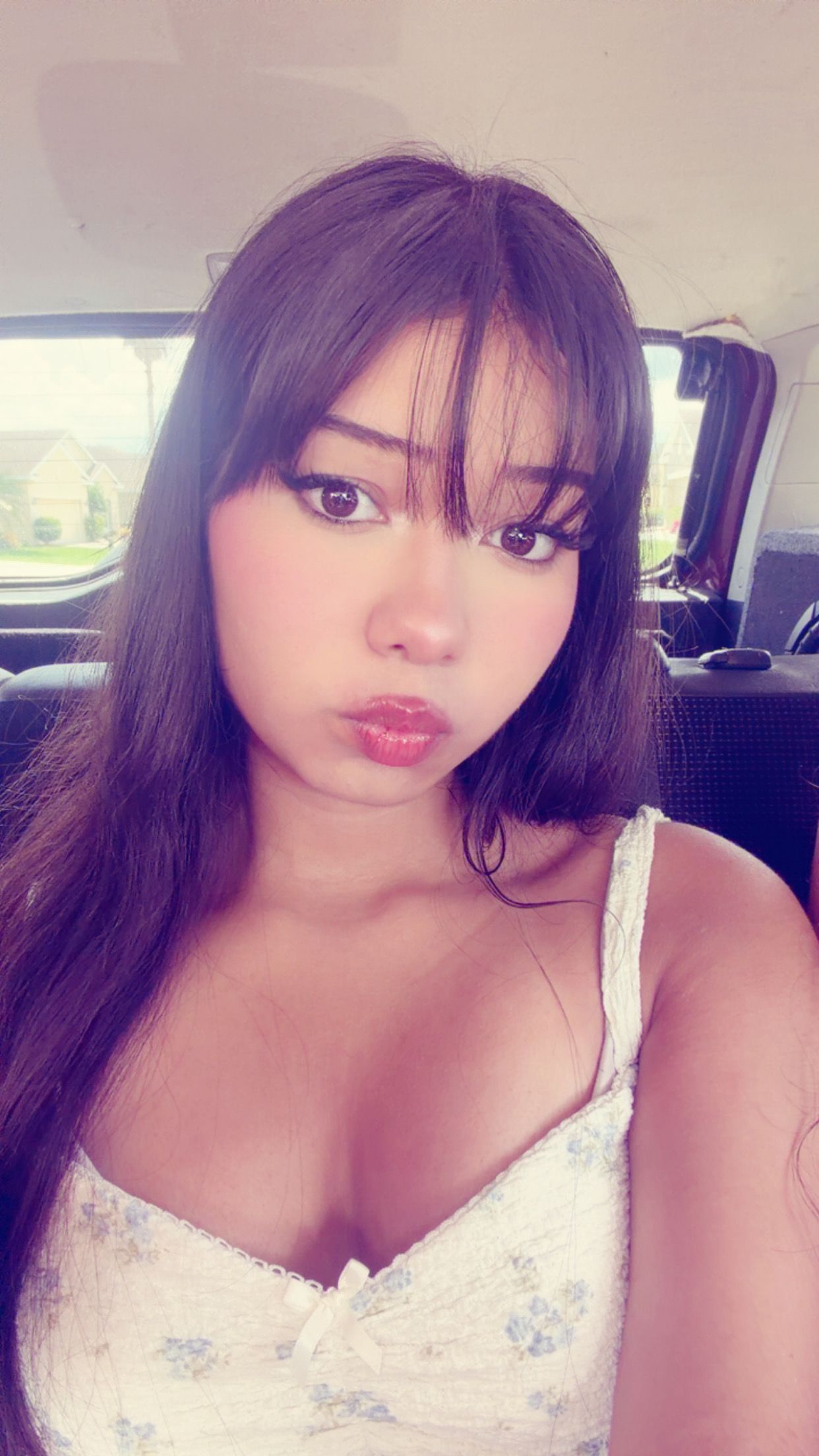 hii available to txt and selfies rn