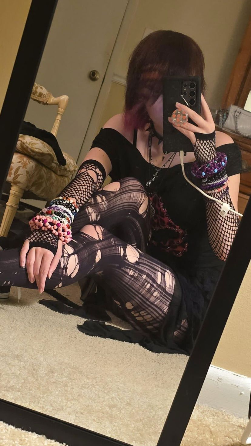 still available for pics and vidssss