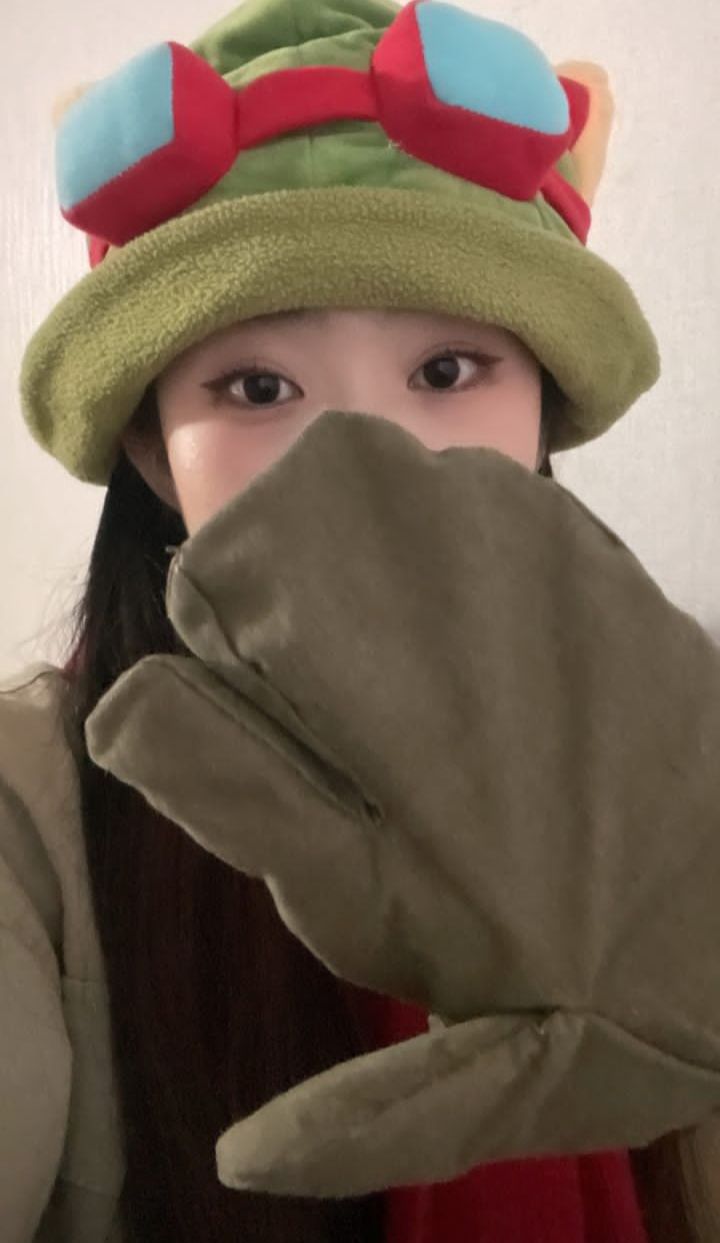 Hii ik u wanna play !! ><