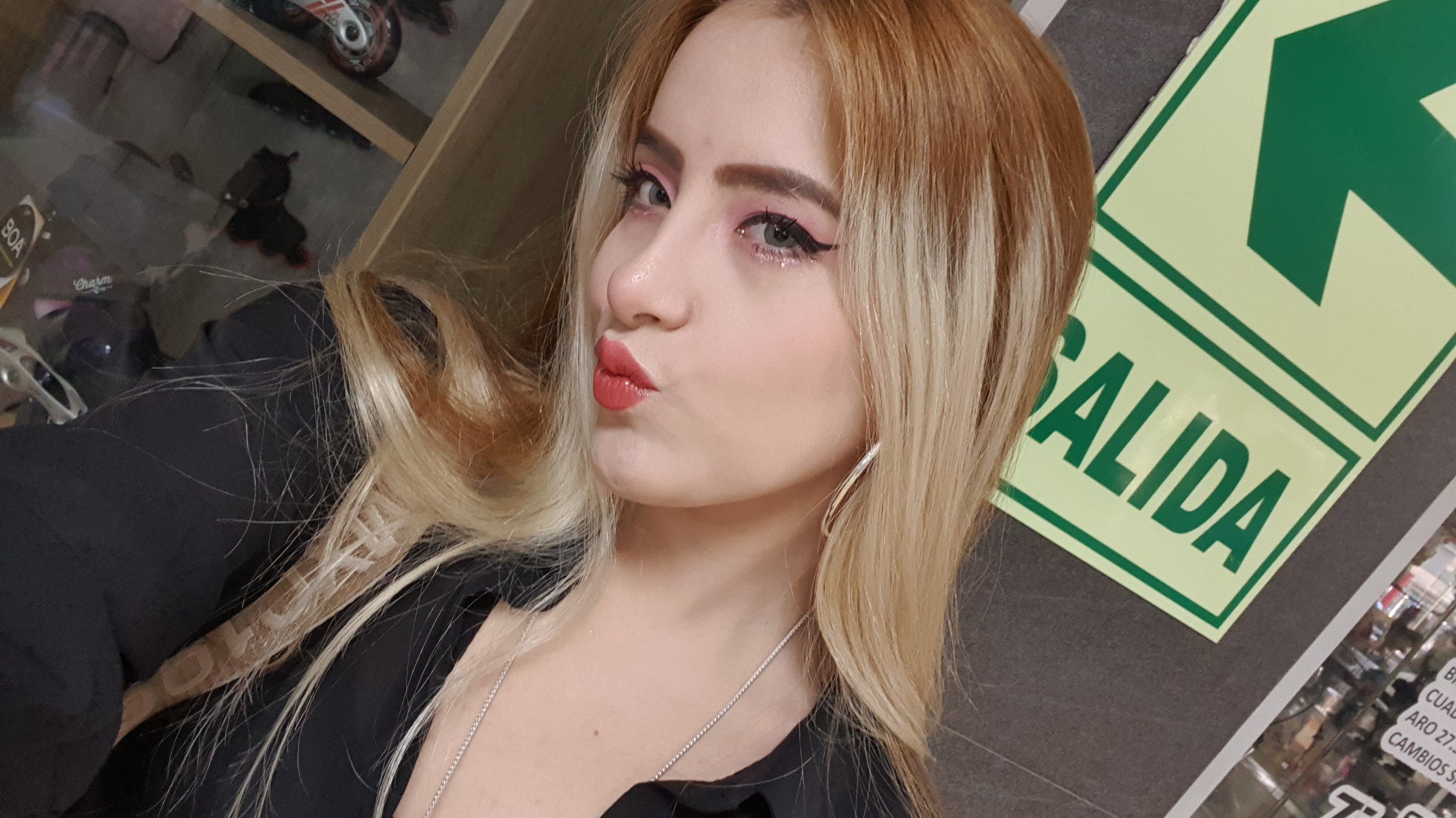 Text me :3