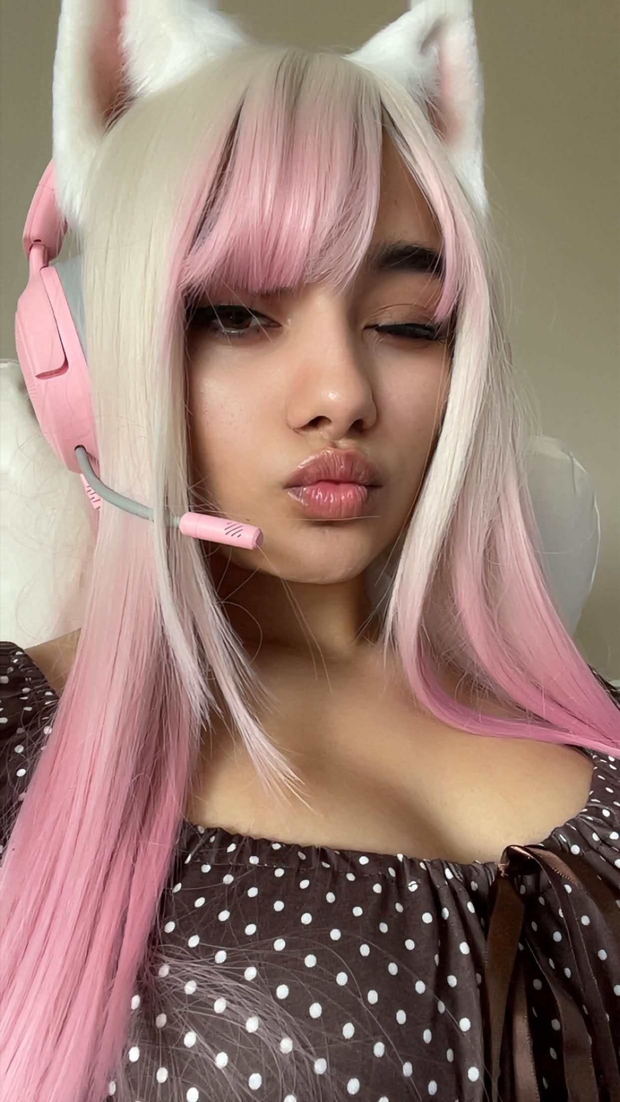 Available for vid calls all day ( ˶˘ ³˘)♡