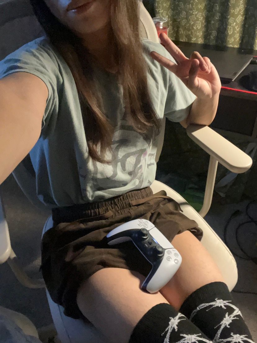 Anyone want to give me attention before bed?