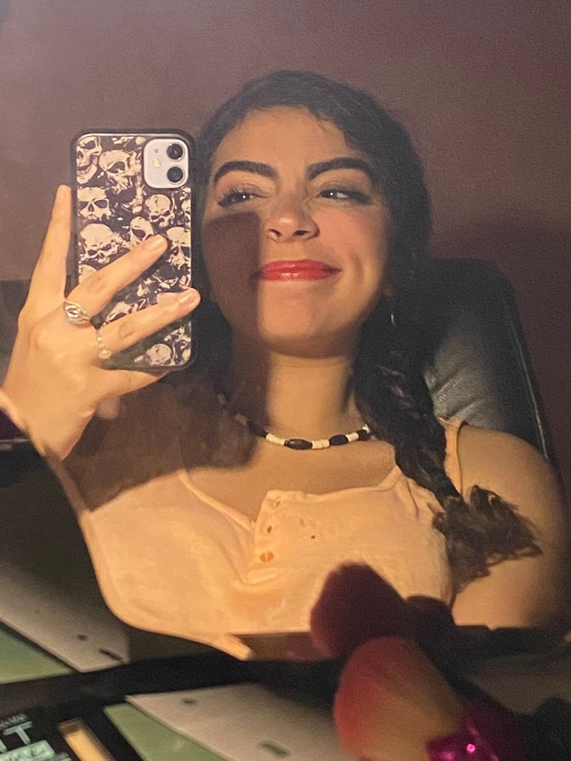dm me already < 3