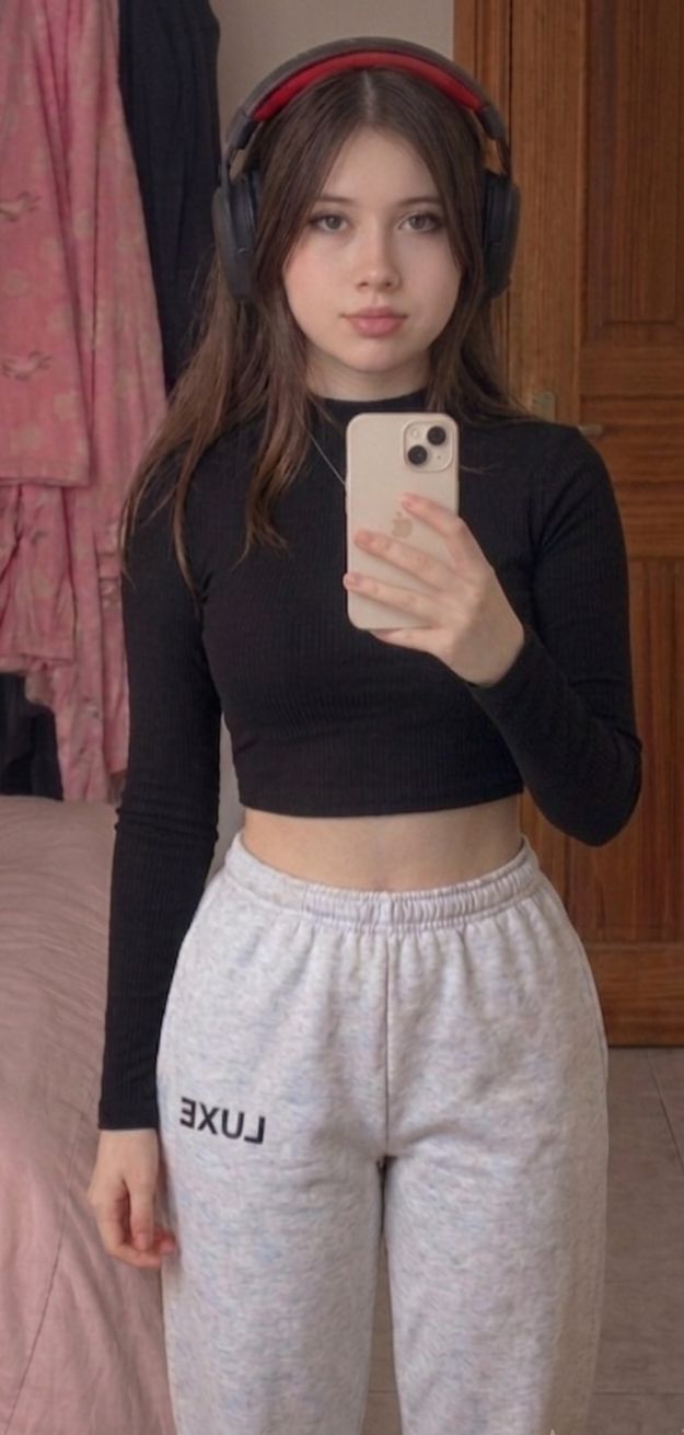 heey! come here🫰🏻
Do you wanna play or talk?