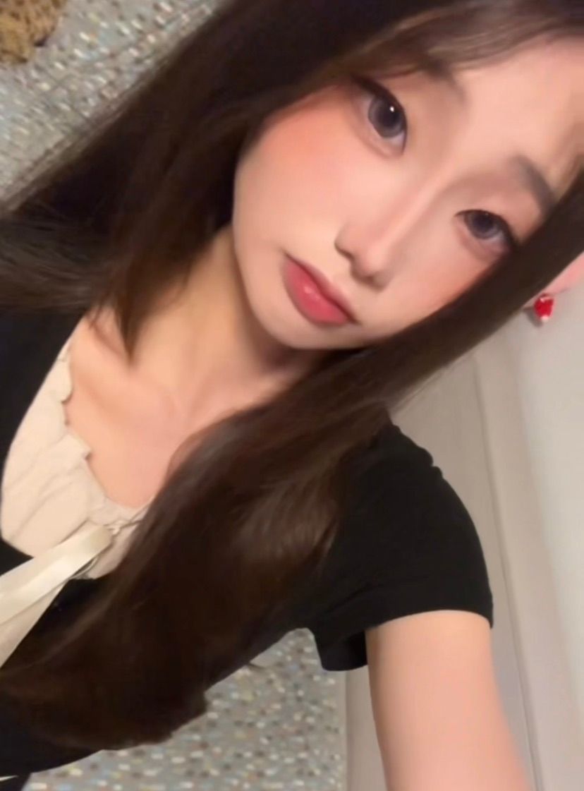 HEEYY >< dont be shy to msg me