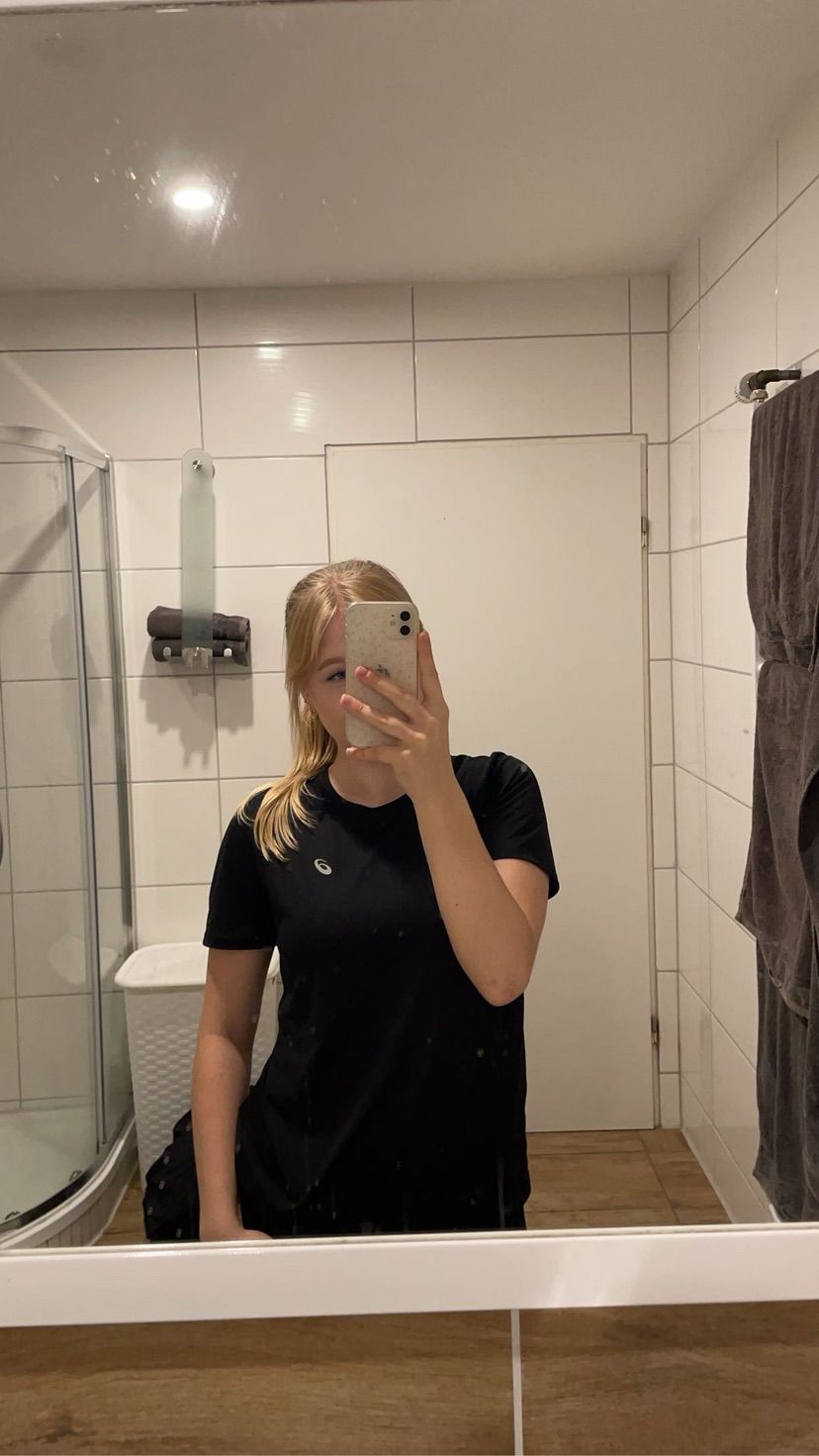 <3