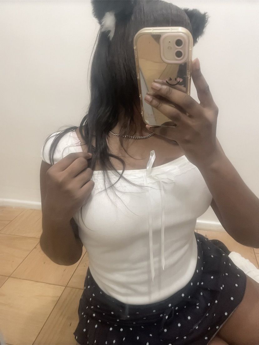 games, chats, pics 𝜗𝜚˚⋆