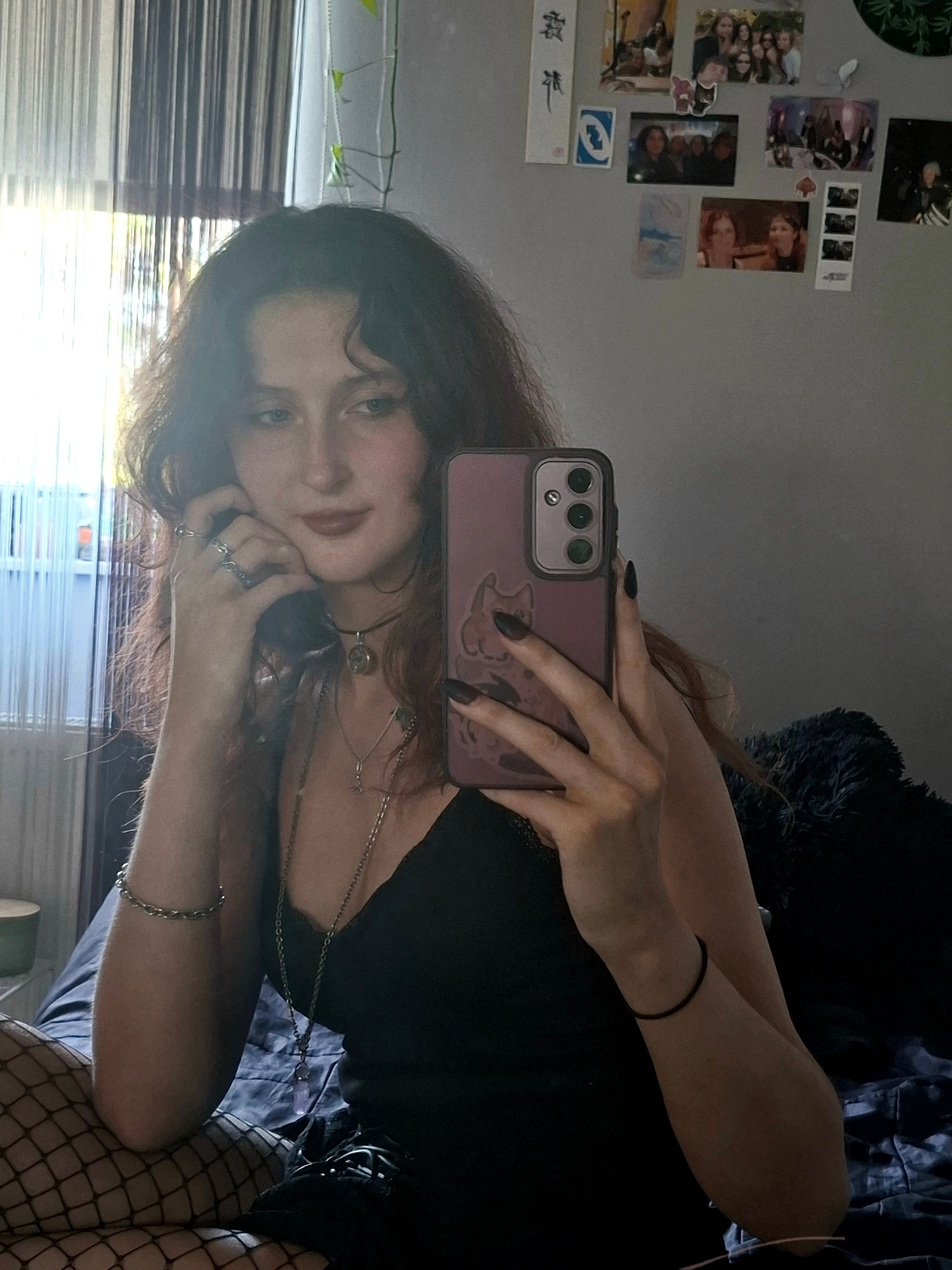 𝐈'𝐦 𝐚𝐯𝐚𝐢𝐥𝐚𝐛𝐥𝐞 ⸜(｡˃ ᵕ ˂ )⸝♡