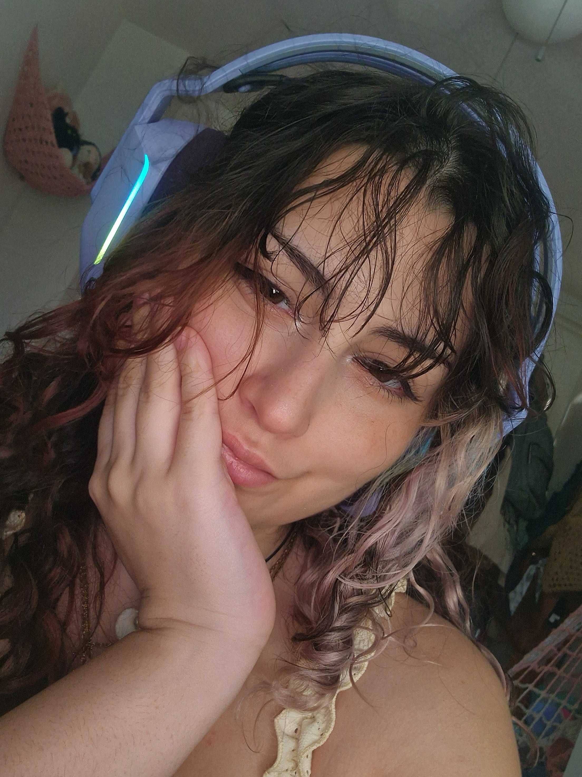 Si tienes ganas de hablar de hablar aqui estoy ^^