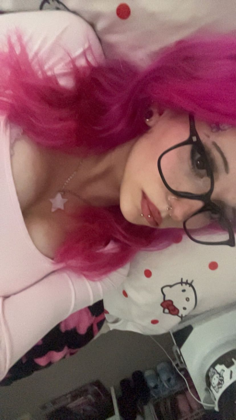 lets hang out and play some roblox uwu