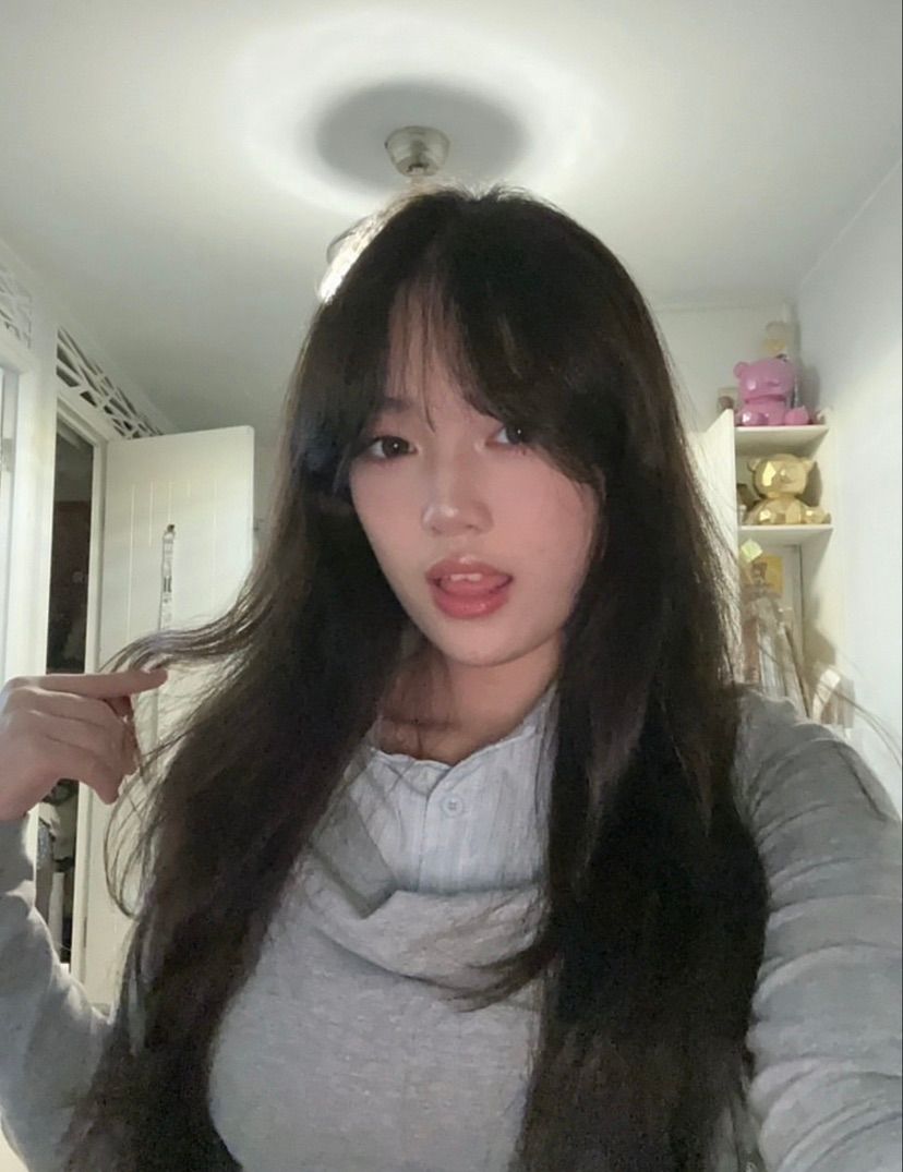Just took a shower my hair feel so soft ><