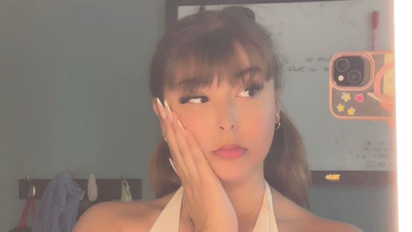 looking to vid call or see more of me ? dm me 💕