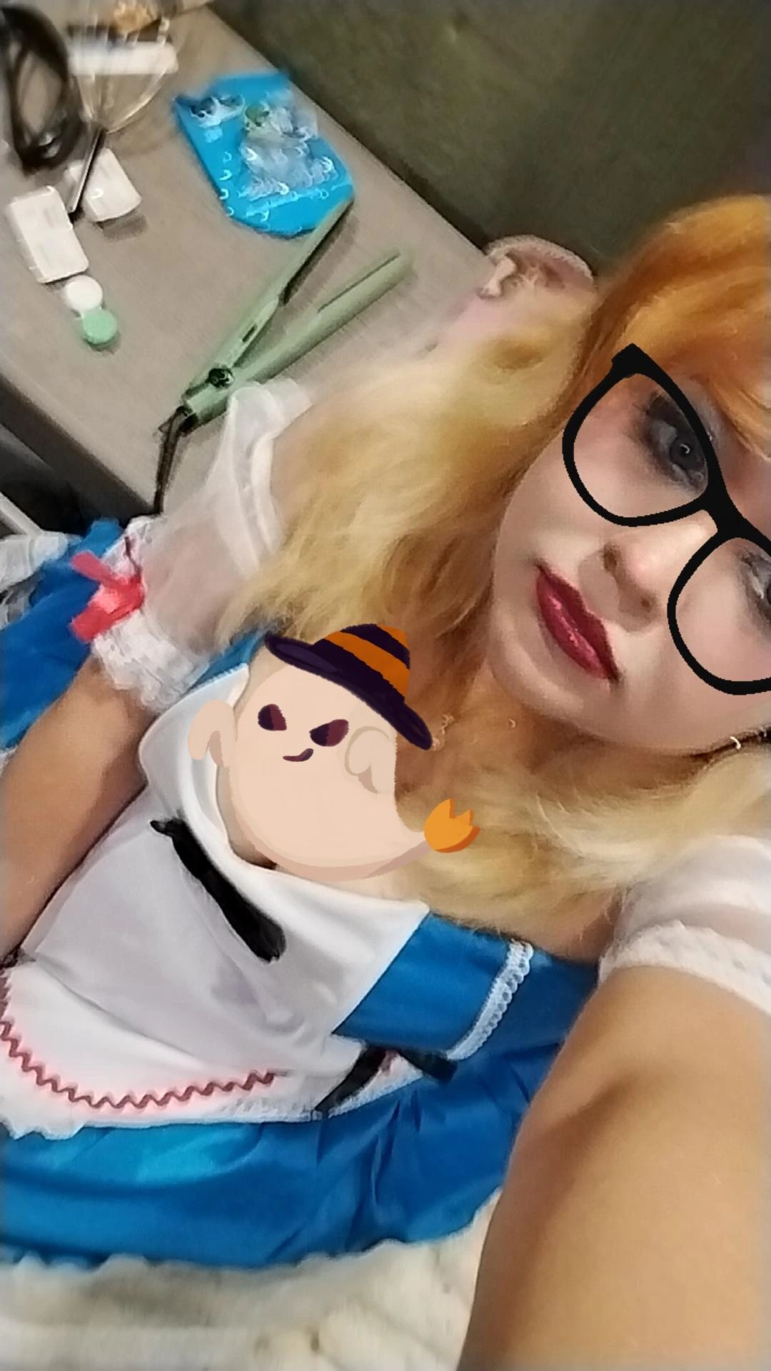 Eepy girl needs a friend to play OW